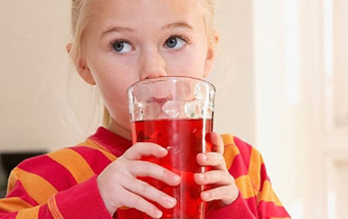 Trẻ còi xương vì uống nhiều nước ngọt có gas